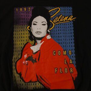 Selena Como La Flor 1992 Graphic T-Shirt Black & Red Knot-Front size s